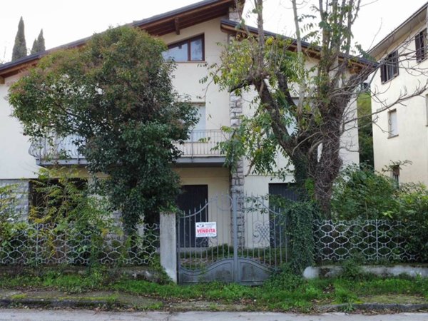 casa indipendente in vendita a Gualdo Tadino
