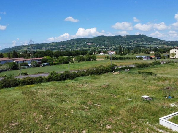 terreno edificabile in vendita a Gualdo Tadino