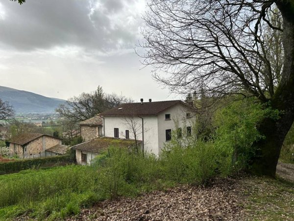 casa indipendente in vendita a Gualdo Tadino in zona Piagge