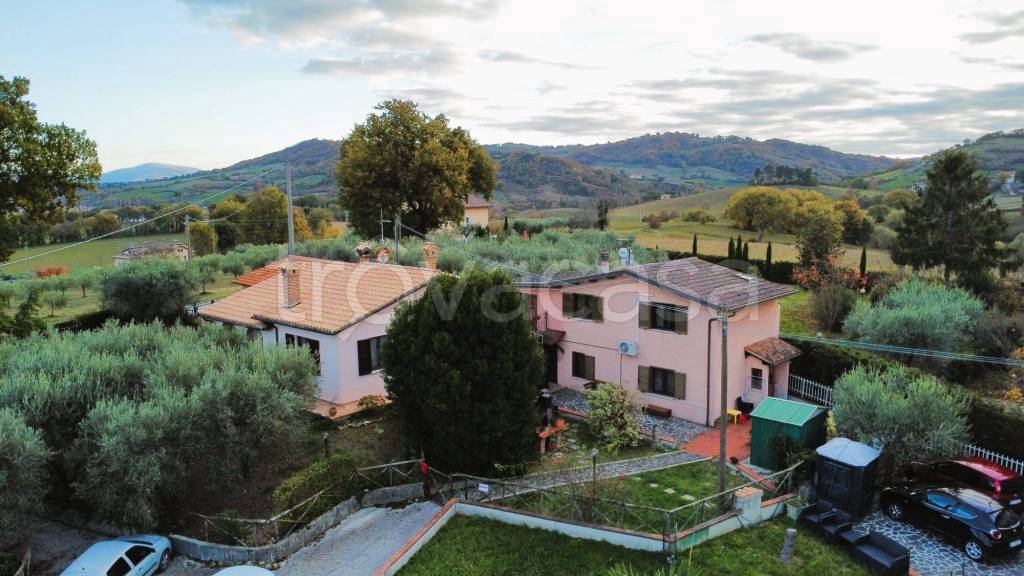 casa indipendente in vendita a Gualdo Tadino in zona Nasciano