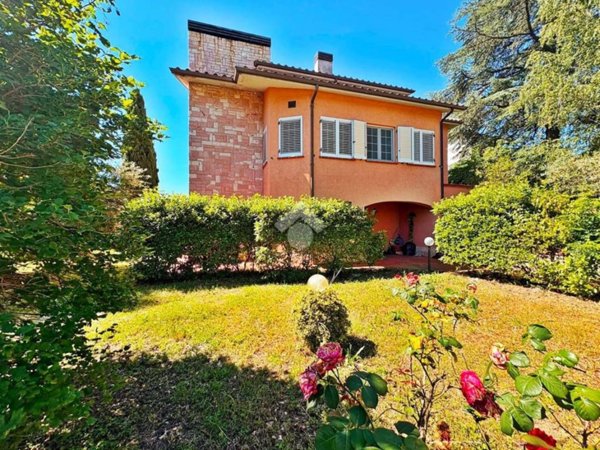 casa indipendente in vendita a Gualdo Tadino in zona San Pellegrino