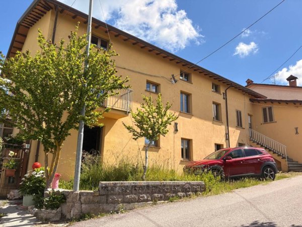 appartamento in vendita a Gualdo Tadino in zona Caprara
