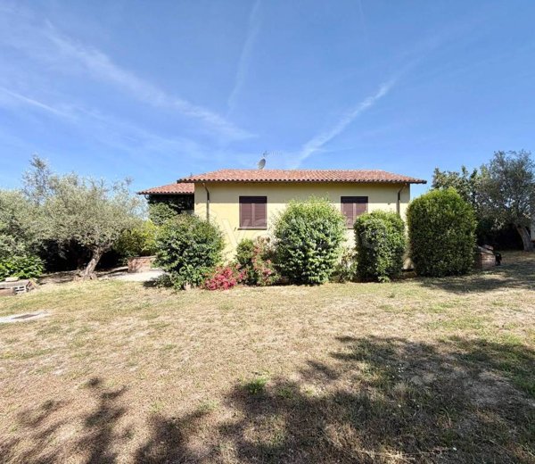 casa indipendente in vendita a Gualdo Tadino in zona Morano Osteria