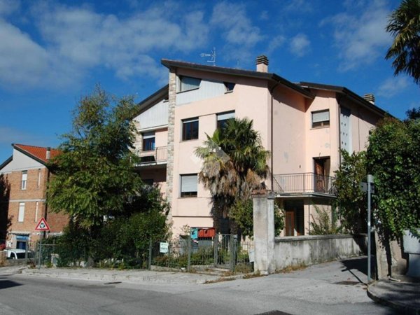 appartamento in vendita a Gualdo Tadino in zona Palazzo Ceccoli