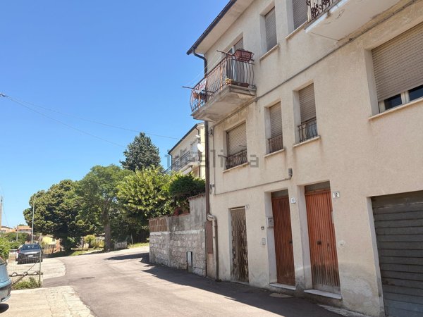 casa indipendente in vendita a Gualdo Tadino in zona Vaccara
