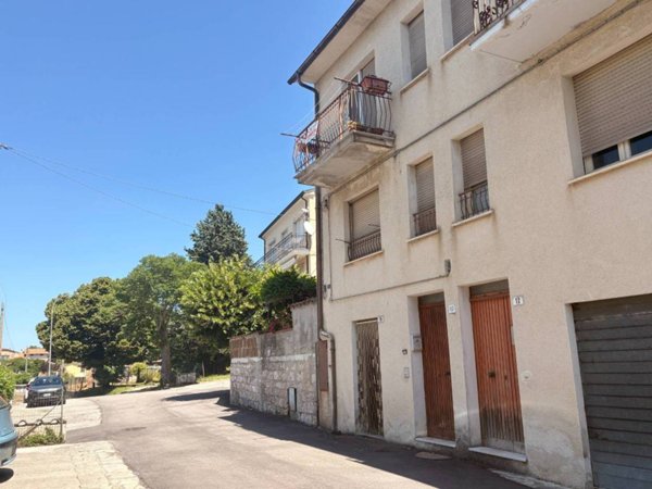 casa indipendente in vendita a Gualdo Tadino in zona Vaccara