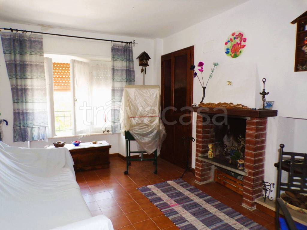 casa indipendente in vendita a Gualdo Tadino in zona Vaccara