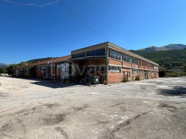 negozio in vendita a Gualdo Tadino in zona Palazzo Mancinelli