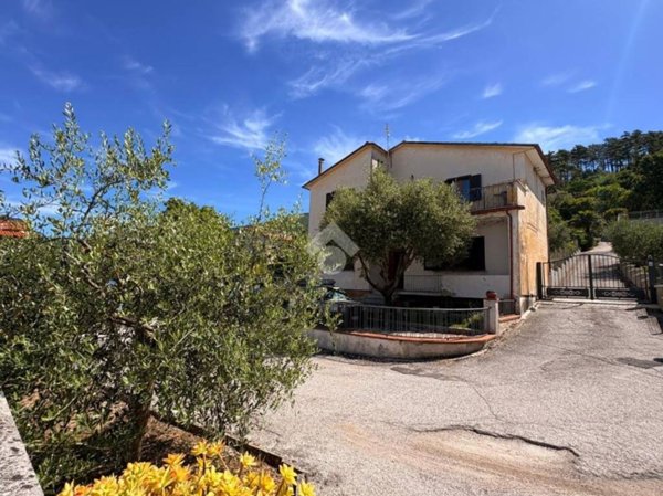 casa indipendente in vendita a Gualdo Tadino