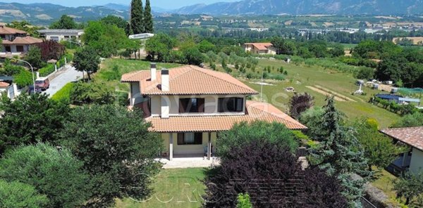 casa indipendente in vendita a Gualdo Tadino