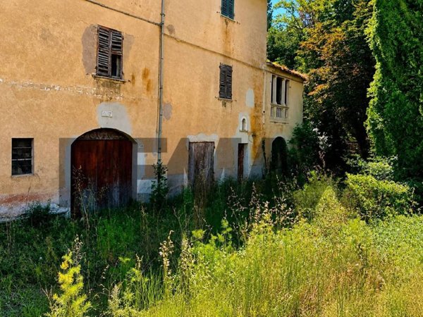 casa indipendente in vendita a Gualdo Tadino in zona Casale