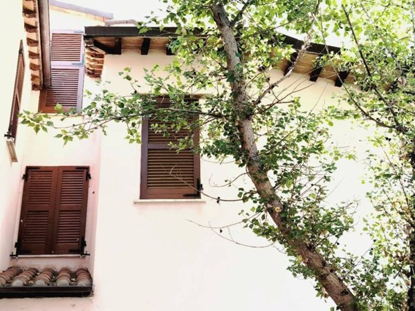 casa indipendente in vendita a Gualdo Tadino