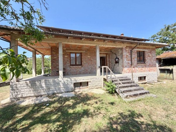 casa indipendente in vendita a Gualdo Tadino in zona Cerqueto