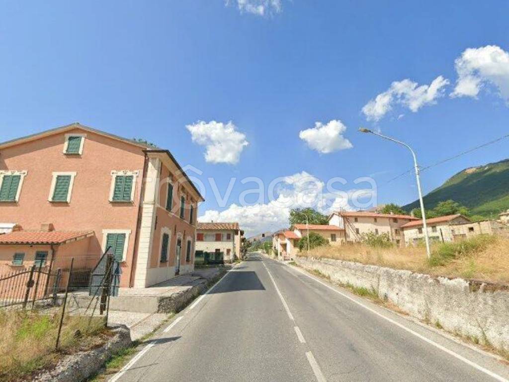 negozio in vendita a Gualdo Tadino in zona Rigali