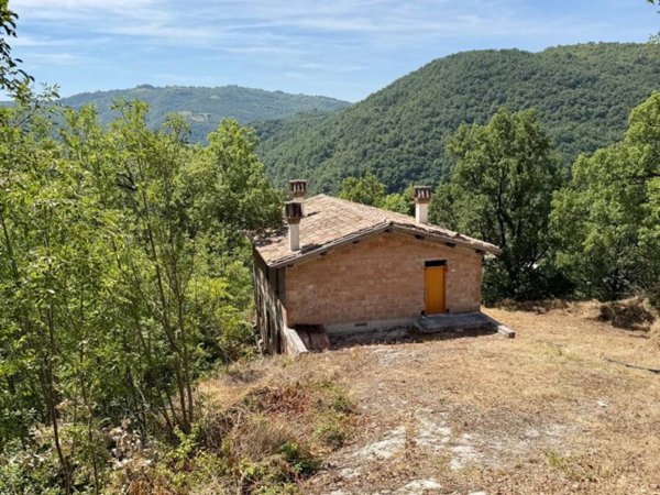 casa indipendente in vendita a Gualdo Tadino in zona Pieve di Compresseto