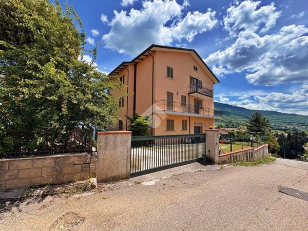 appartamento in vendita a Gualdo Tadino in zona Casale