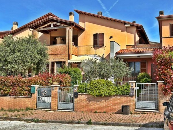 appartamento in vendita a Gualdo Tadino in zona Casale