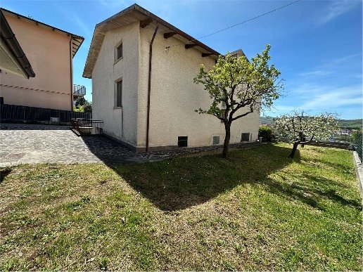casa indipendente in vendita a Gualdo Tadino in zona Casale