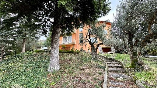 casa indipendente in vendita a Gualdo Tadino in zona Casale