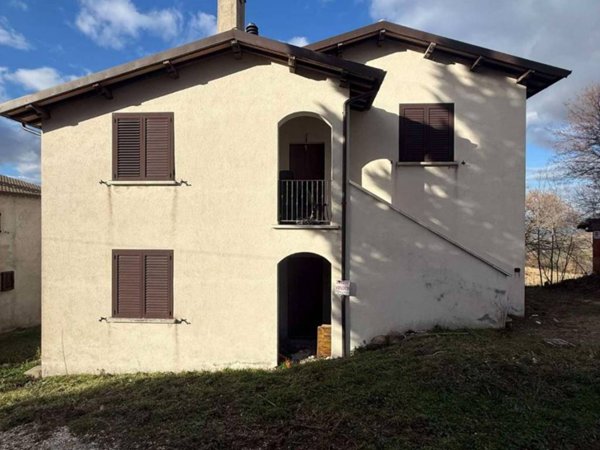 casa indipendente in vendita a Gualdo Tadino in zona Morano Osteria