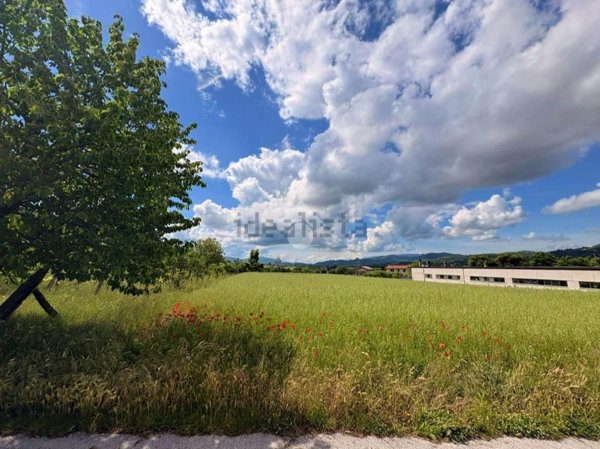terreno edificabile in vendita a Gualdo Tadino in zona Rigali