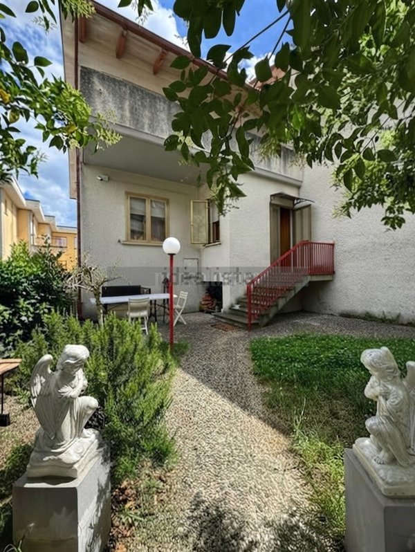 casa indipendente in vendita a Gualdo Tadino in zona Casale