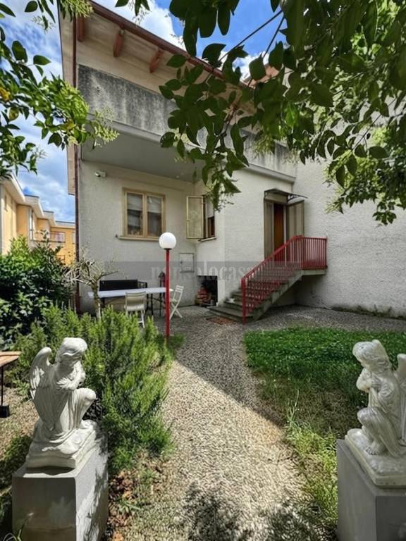 casa indipendente in vendita a Gualdo Tadino in zona Casale