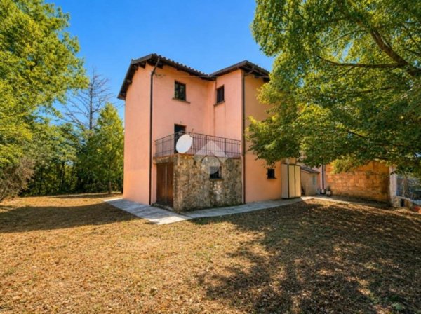 casa indipendente in vendita a Gualdo Tadino in zona Morano Osteria