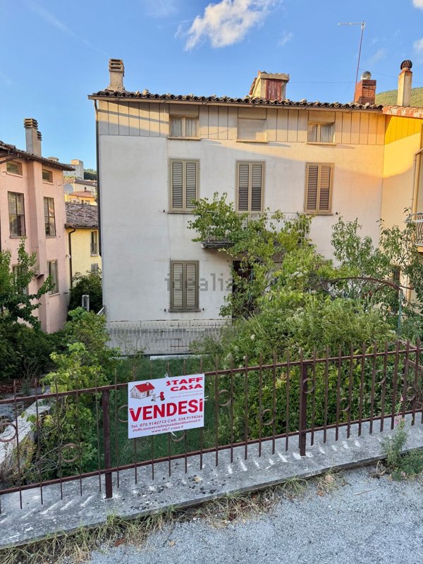 casa indipendente in vendita a Gualdo Tadino in zona Casale