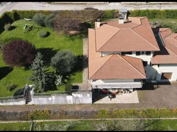 casa indipendente in vendita a Gualdo Tadino in zona San Pellegrino