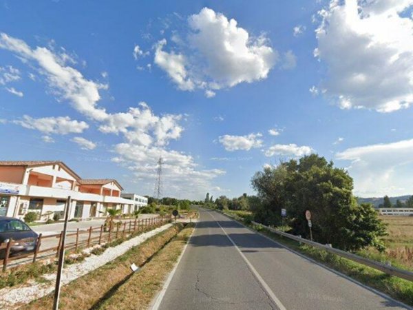 negozio in vendita a Gualdo Tadino in zona Casale