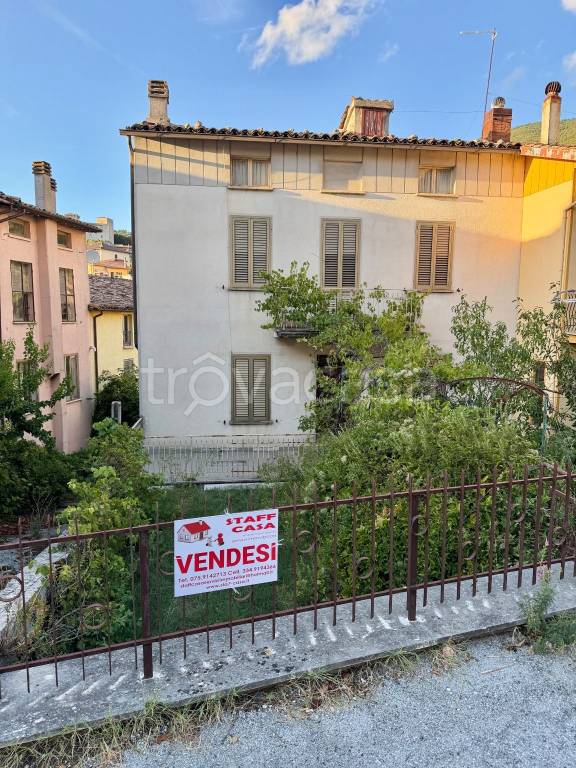 casa indipendente in vendita a Gualdo Tadino in zona Casale