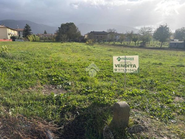 terreno in vendita a Gualdo Tadino in zona Cerqueto