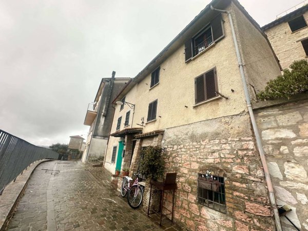 casa indipendente in vendita a Gualdo Tadino