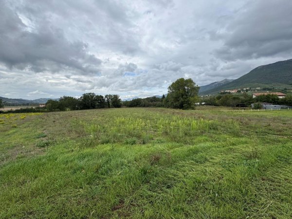 terreno in vendita a Gualdo Tadino in zona Casale