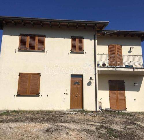 casa indipendente in vendita a Gualdo Tadino in zona Casale