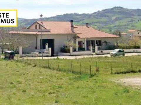 casa indipendente in vendita a Gualdo Tadino in zona Casale