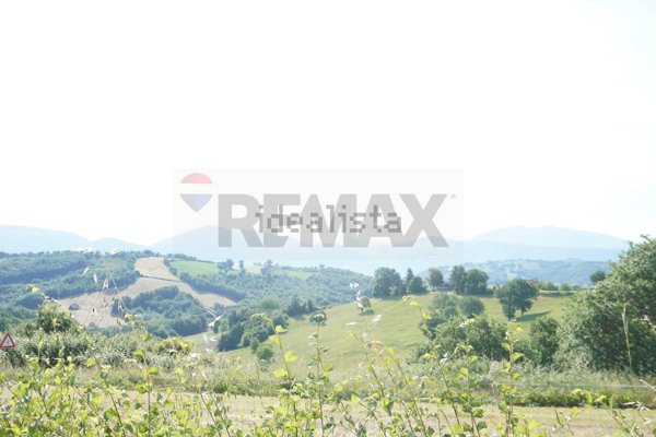 locale di sgombero in vendita a Gualdo Tadino in zona Morano Madonnuccia