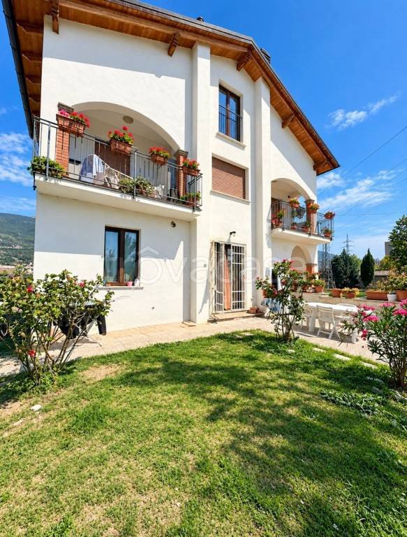 appartamento in vendita a Gualdo Tadino in zona Casale