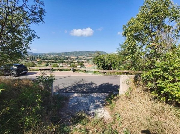 terreno in vendita a Gualdo Tadino in zona Vaccara