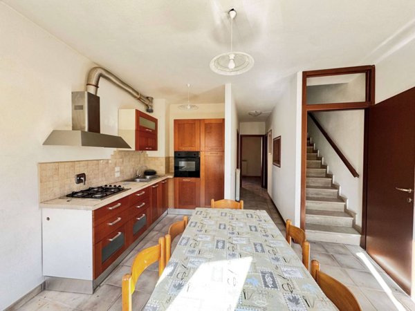 casa indipendente in vendita a Gualdo Tadino in zona Busche