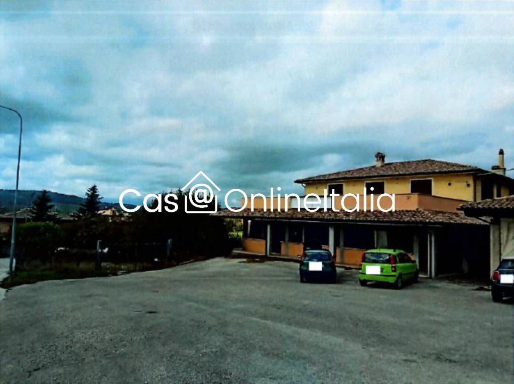 casa indipendente in vendita a Gualdo Tadino in zona Casale