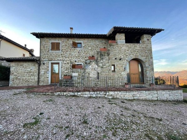 casa indipendente in vendita a Gubbio in zona Colonnata