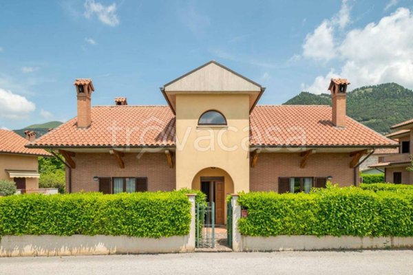 casa indipendente in vendita a Gubbio