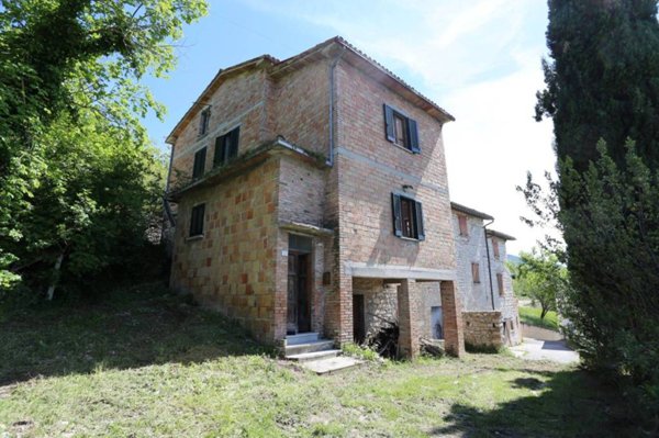 casa indipendente in vendita a Gubbio in zona Semonte