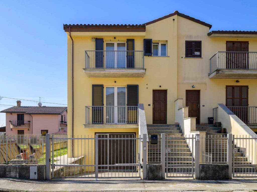 casa indipendente in vendita a Gubbio in zona Padule