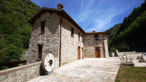 casa indipendente in vendita a Gubbio