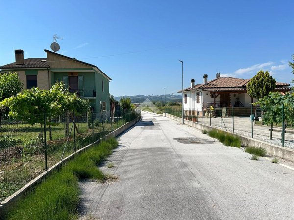 terreno edificabile in vendita a Gubbio in zona Cipolleto
