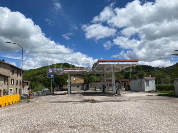 negozio in vendita a Gubbio in zona Camporeggiano