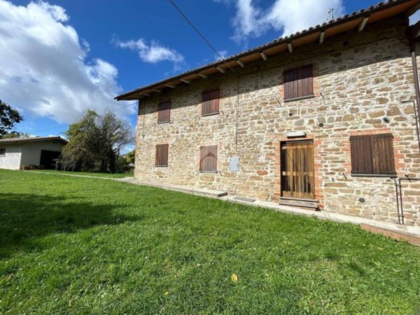 casa indipendente in vendita a Gubbio in zona Scritto